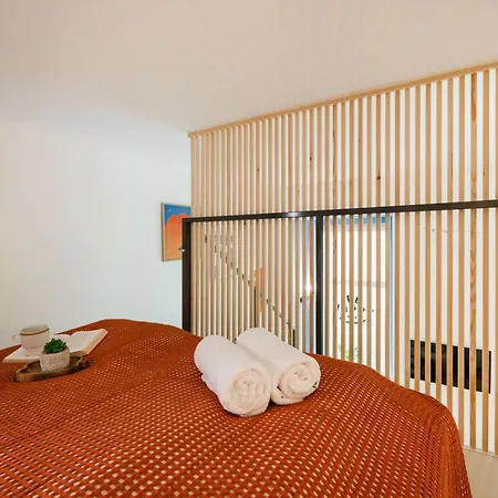 Art Lovers Loft-garden View 3br 2ba Gem Budapeste