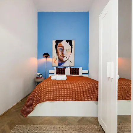 Art Lovers Loft-garden View 3br 2ba Gem * Budapeste