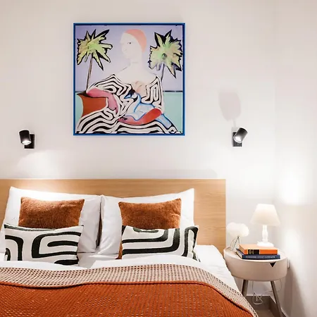 Art Lovers Loft-garden View 3br 2ba Gem *