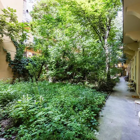 Art Lovers Loft-garden View 3br 2ba Gem Apartment