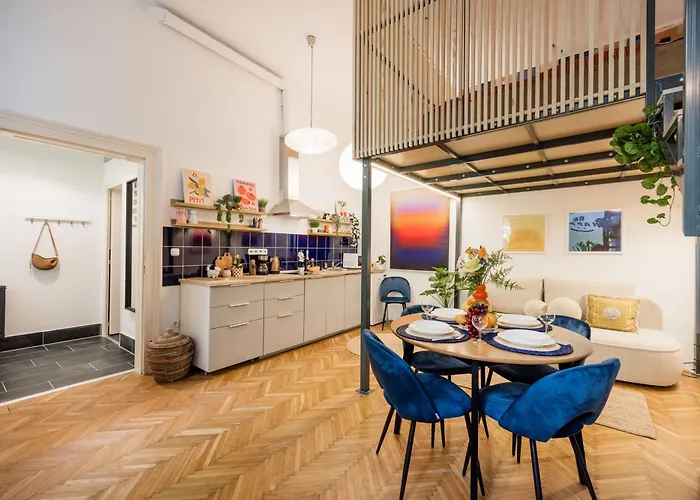 Art Lovers Loft-garden View 3br 2ba Gem Apartament *