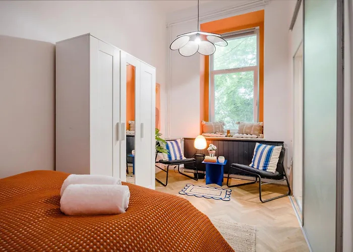 Art Lovers Loft-garden View 3br 2ba Gem