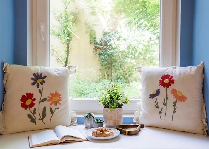 Art Lovers Loft-garden View 3br 2ba Gem *