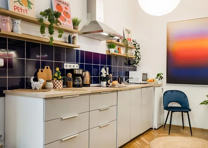 Art Lovers Loft-garden View 3br 2ba Gem * Budapesta