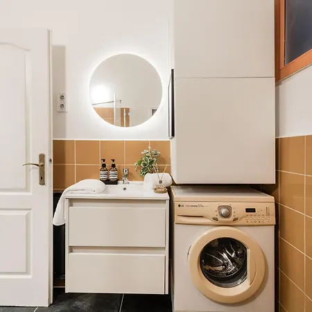 Art Lovers Loft-garden View 3br 2ba Gem ブダペスト