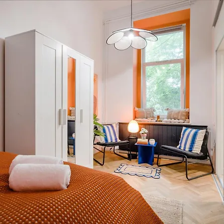 Art Lovers Loft-garden View 3br 2ba Gem