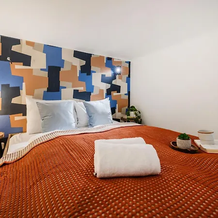 Art Lovers Loft-garden View 3br 2ba Gem