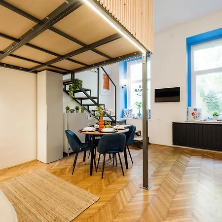 Art Lovers Loft-garden View 3br 2ba Gem *