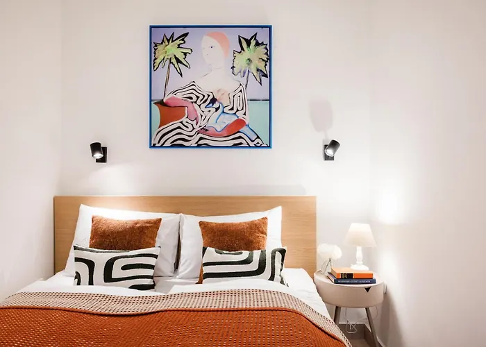 Art Lovers Loft-garden View 3br 2ba Gem *