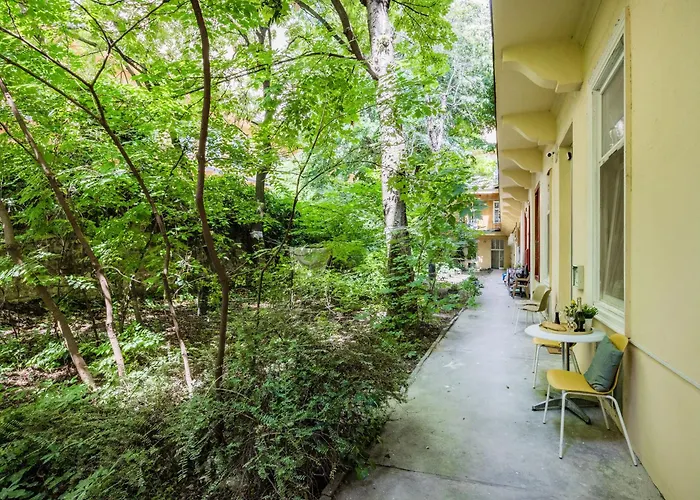 Art Lovers Loft-garden View 3br 2ba Gem 公寓 布达佩斯