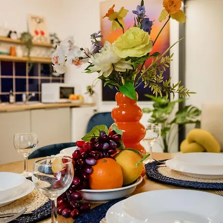 Art Lovers Loft-garden View 3br 2ba Gem بودابست